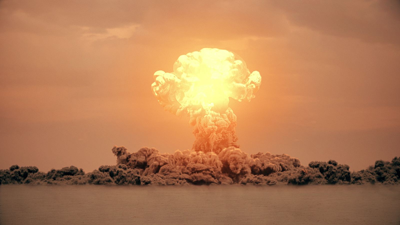 Polizei durchsucht PrivatGrundstück findet Atomrakete! Männersache