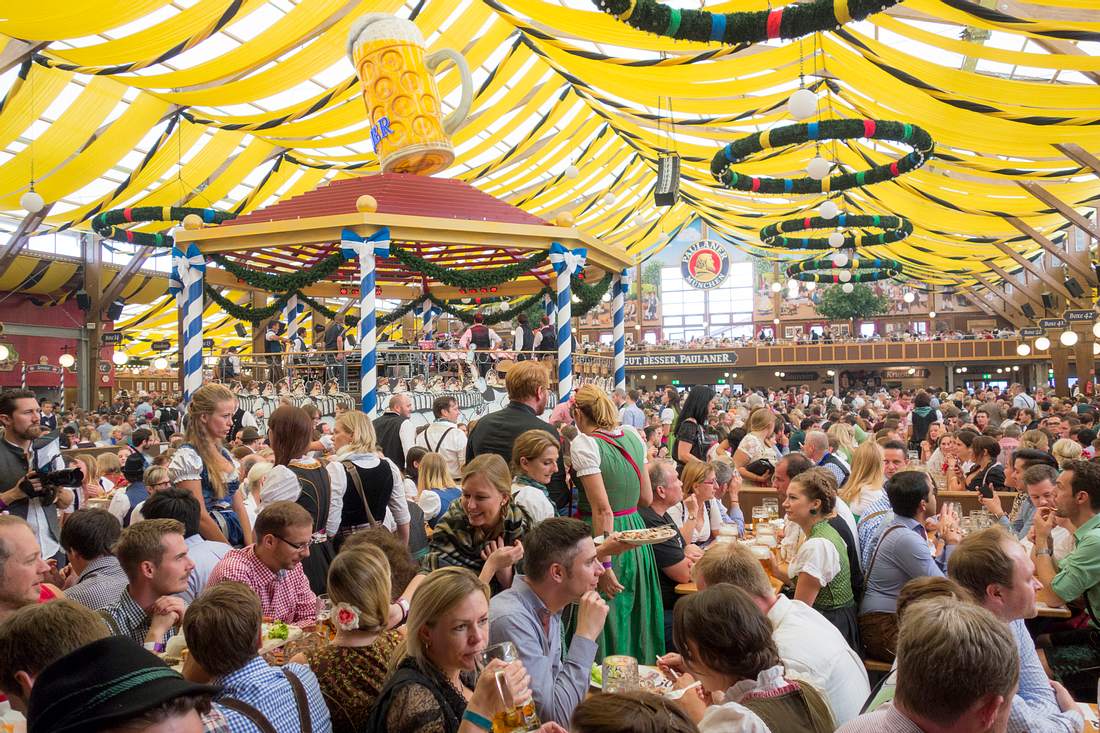 Prallgefülltes Oktoberfestzelt Prallgefülltes Oktoberfestzelt
