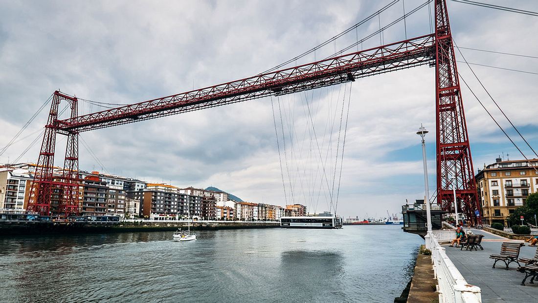 Die Puente de Vizcaya in Bilbao. Die Puente de Vizcaya in Bilbao.
