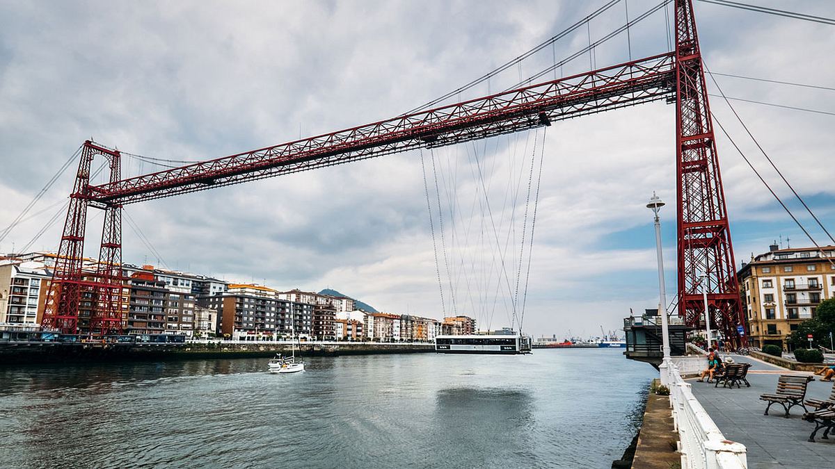 Die Puente de Vizcaya in Bilbao.