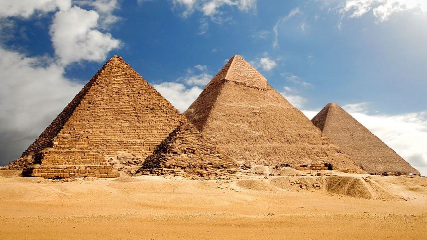 Die Pyramiden von Gizeh - Foto: iStock / karimhesham