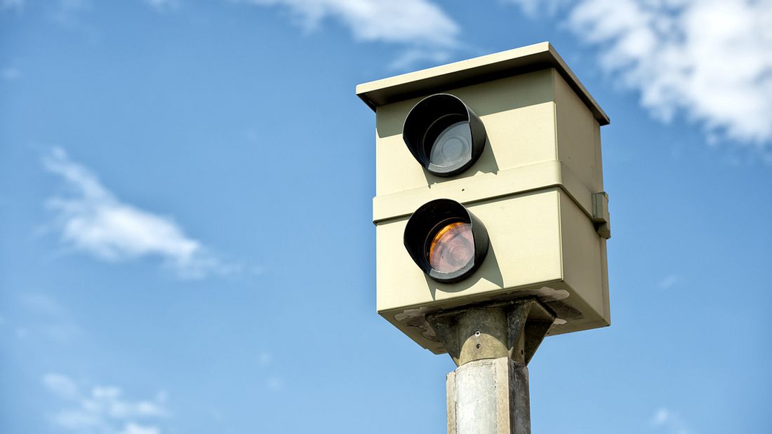 Deutsche Blitzer verlieren Zulassung: Millionen Knöllchen rechtswidrig Deutsche Blitzer verlieren Zulassung: Millionen Knöllchen rechtswidrig