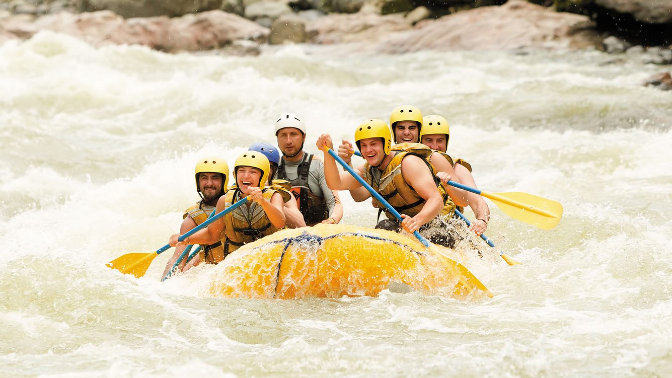 Menschen beim Rafting Menschen beim Rafting