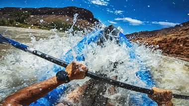 Rafting mit Kajak - Foto: iStock / piola666
