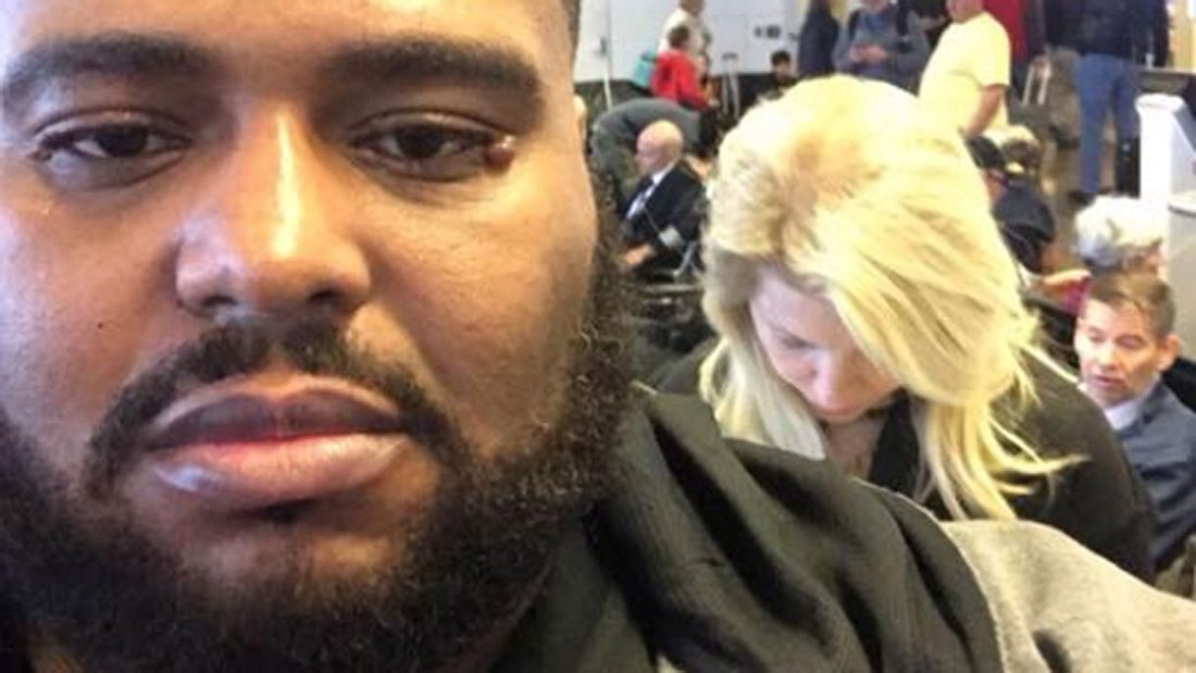 Afroamerikaner prangert Rassismus am Flughafen an. Afroamerikaner prangert Rassismus am Flughafen an.