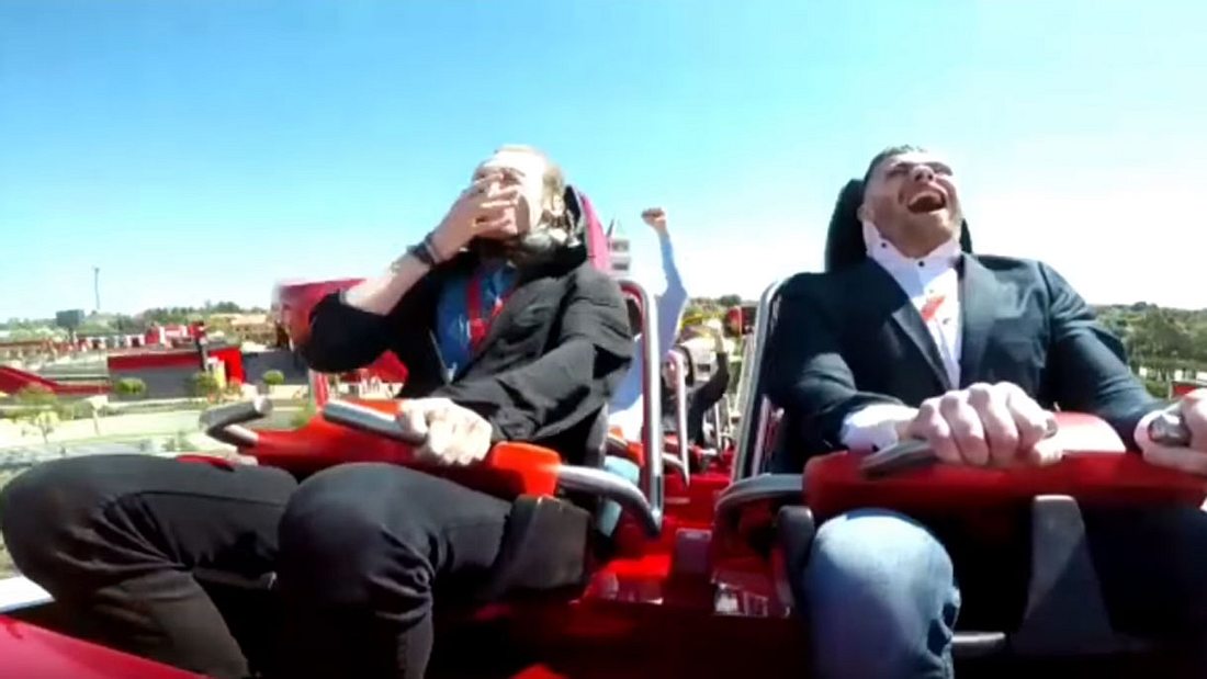 Schnellste Achterbahn der Welt: Red Force im Ferrari Land In schnellster Achterbahn der Welt: Mann kollidiert mit Vogel