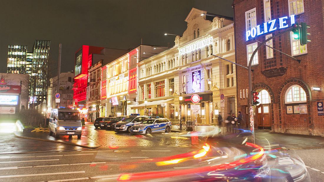 Die Reeperbahn. Die Reeperbahn.