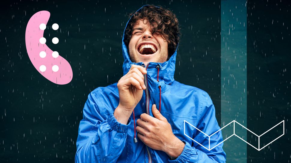 Regenmantel Herren an einem Mann - Foto: iStock /Yuricazac