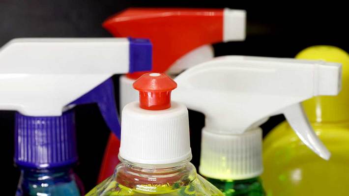 Reinigungsmittel  - Foto: iStock / Savushkin