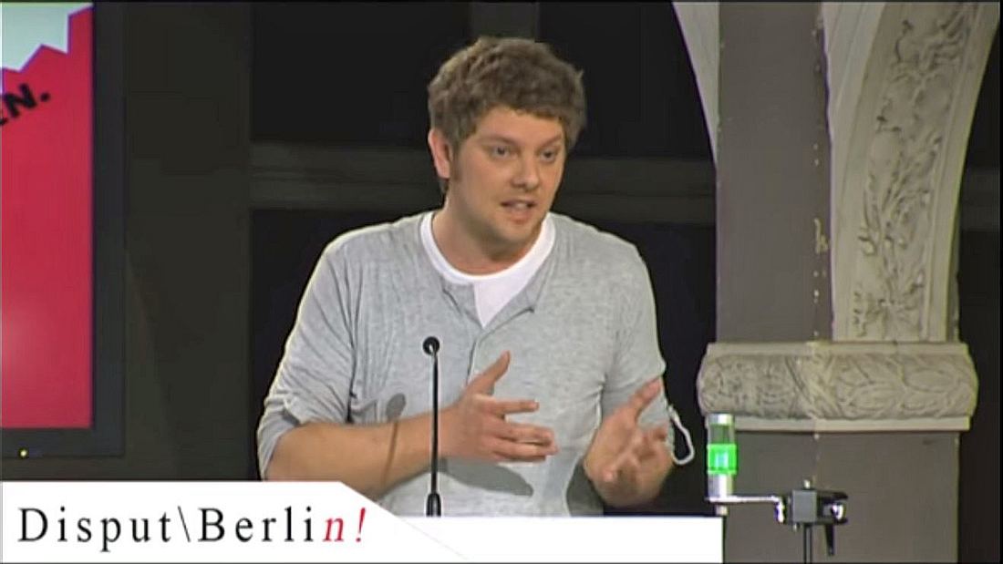 Wäre die Welt ohne Religionen besser dran? Philipp Möller sagt beim Disput Berlin Ja Disput Berlin: Philipp Möller sagte ohne Religionen wäre die Welt besser dran