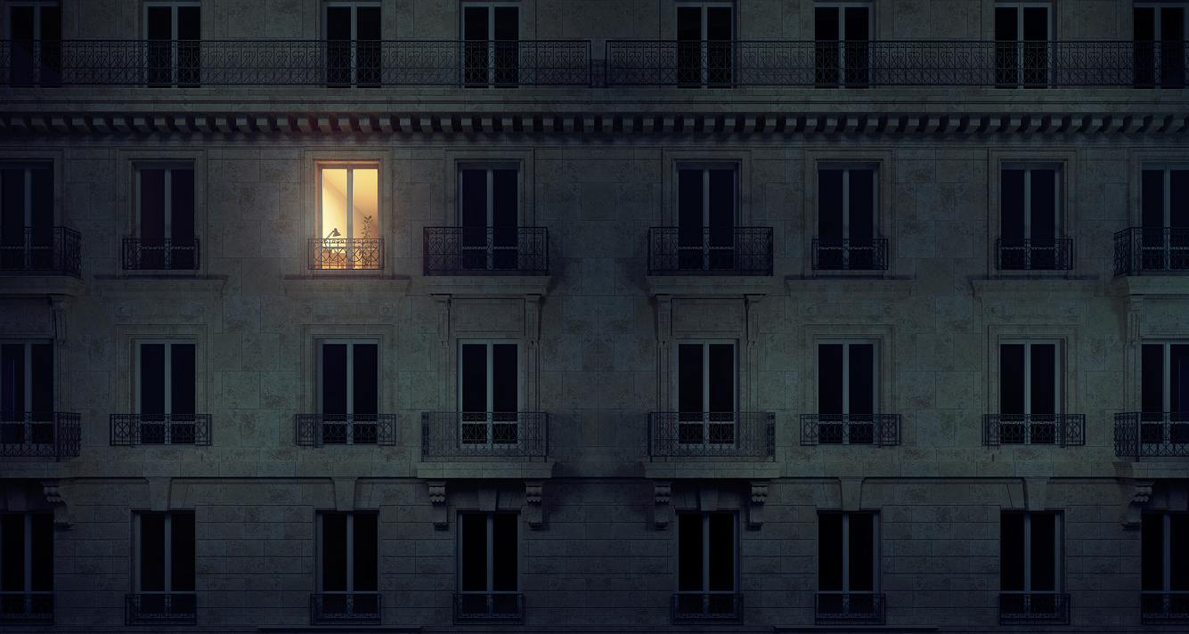 Außenansicht eines Wohnblocks in der Nacht