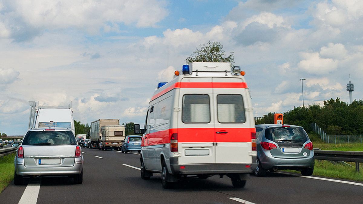 Autofahrer müssen für nicht gebildete Rettungsgasse Bußgeld bezahlen (Symbolfoto).