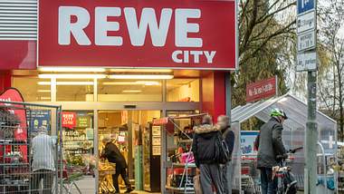 Rewe City - Foto: IMAGO / Wolfgang Maria Weber