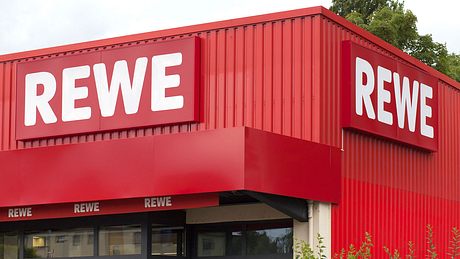 Rewe-Logo - Foto: iStock / ollo