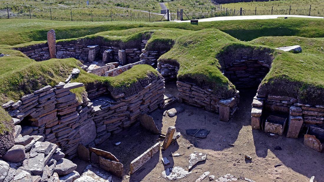 Überreste der alten Tempelanlage beim Ring von Brodgar Überreste der alten Tempelanlage beim Ring von Brodgar
