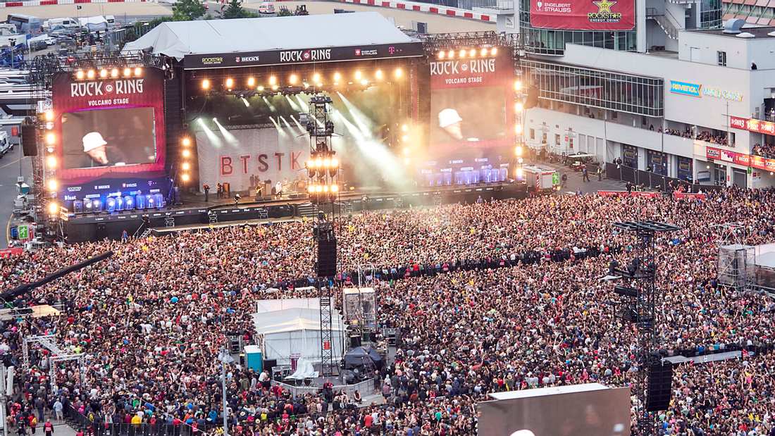 Menschenmassen am Ring Rock am Ring - Die Mutter der deutschen Rock-Festivals