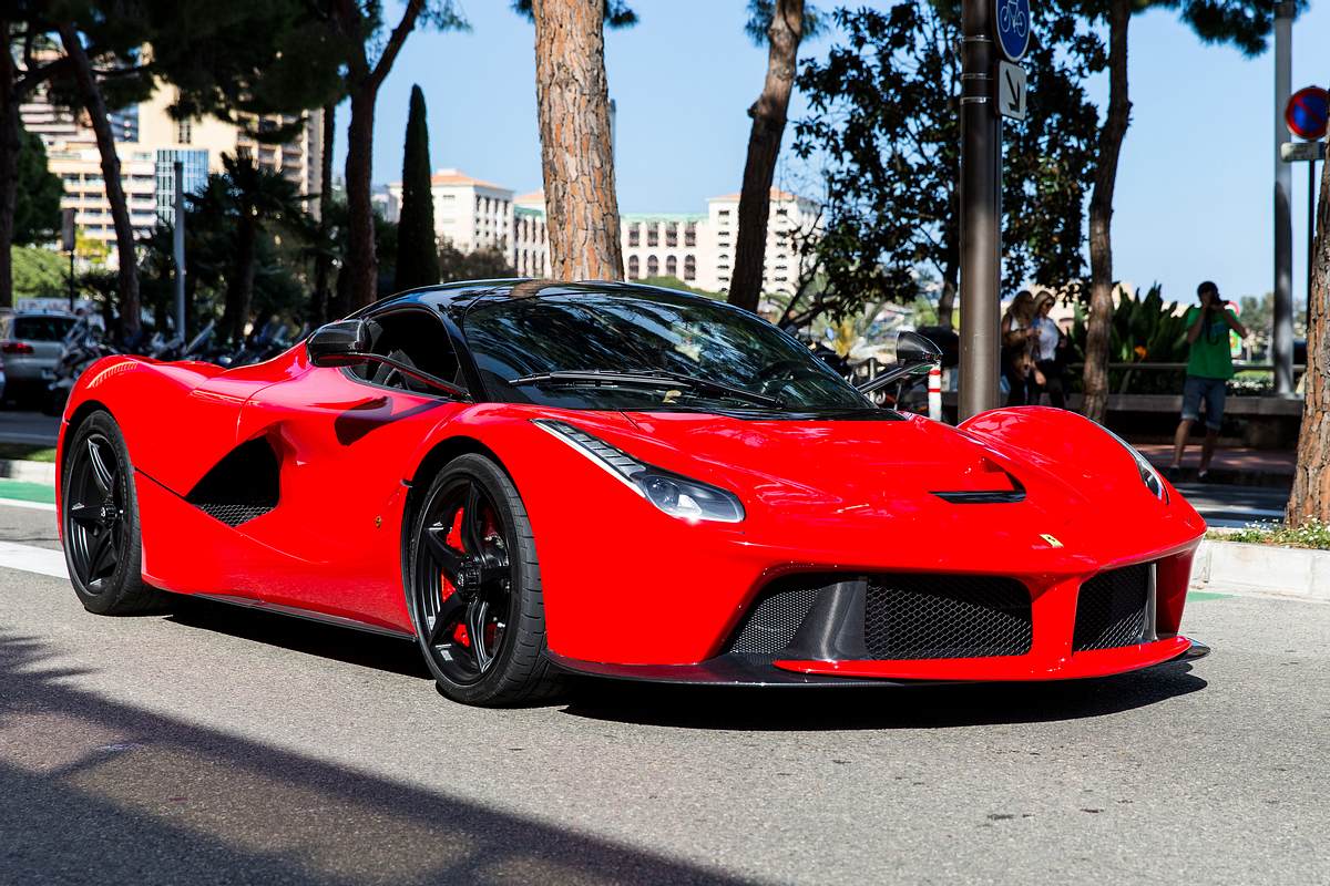 Roter Ferrari LaFerrari