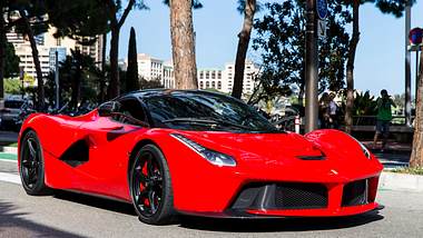 Roter Ferrari LaFerrari - Foto: iStock / Domijan