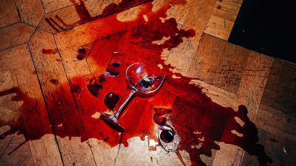 Rotweinflecken entfernen: Mit diesen Mitteln klappts - Foto: iStock / Sami Sert