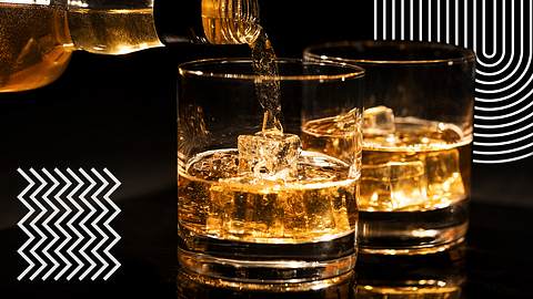 Rum wird eingegossen  - Foto: iStock/ ronstik
