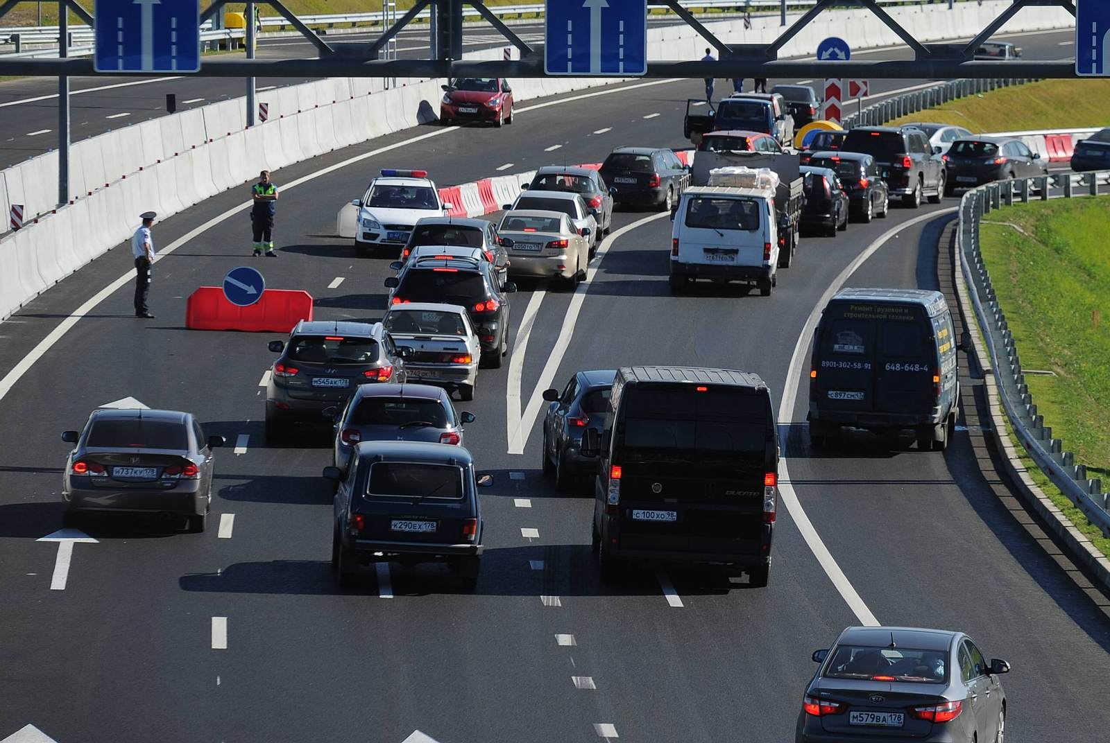 Неожиданный скачок. Eu cars. Image showing the Effects of car emissions Roads. Stau.