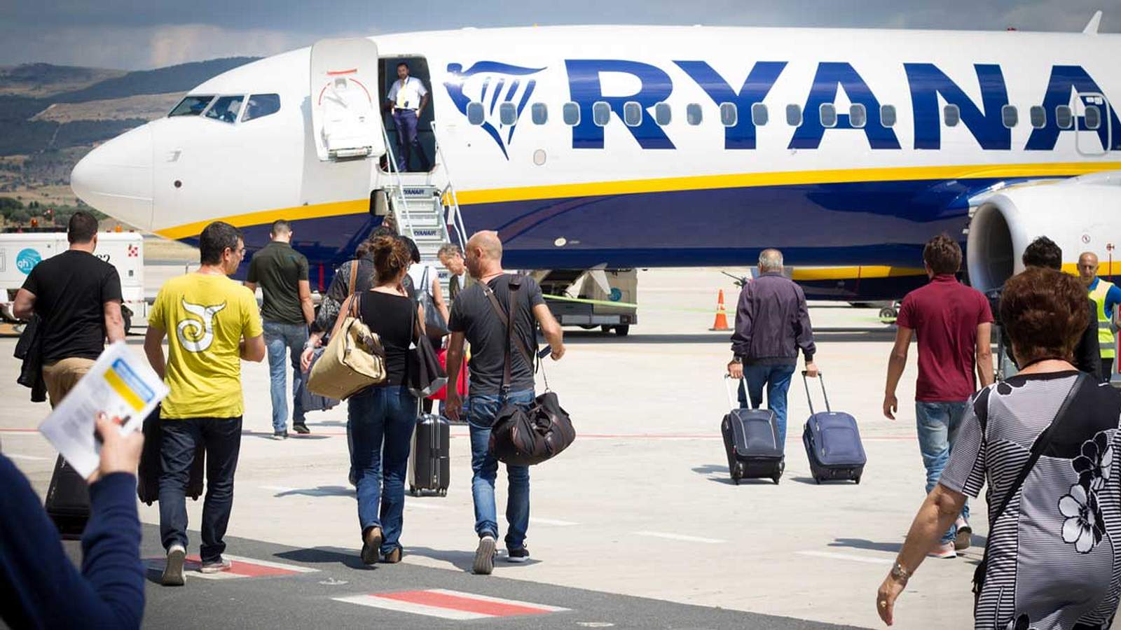 Ryanair verbannt Handgepäck aus Kabine - Was du jetzt wissen musst