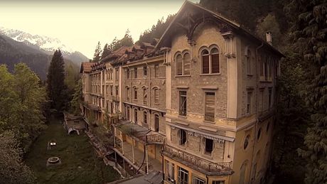 Das Sanatorio del Gottardo in der Schweiz - Foto: YouTube / KennyRubick - Discover your Neighborhood