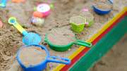 Sandkasten-Schiff - Foto: iStock / maximkabb