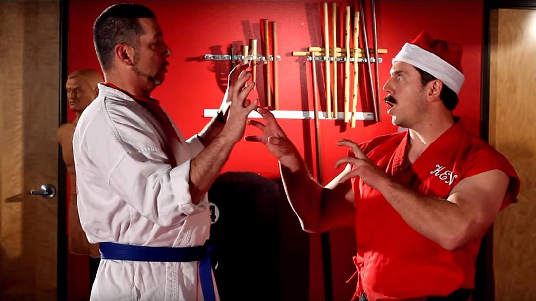 Master Ken demonstriert die Santa-Claws-Technik