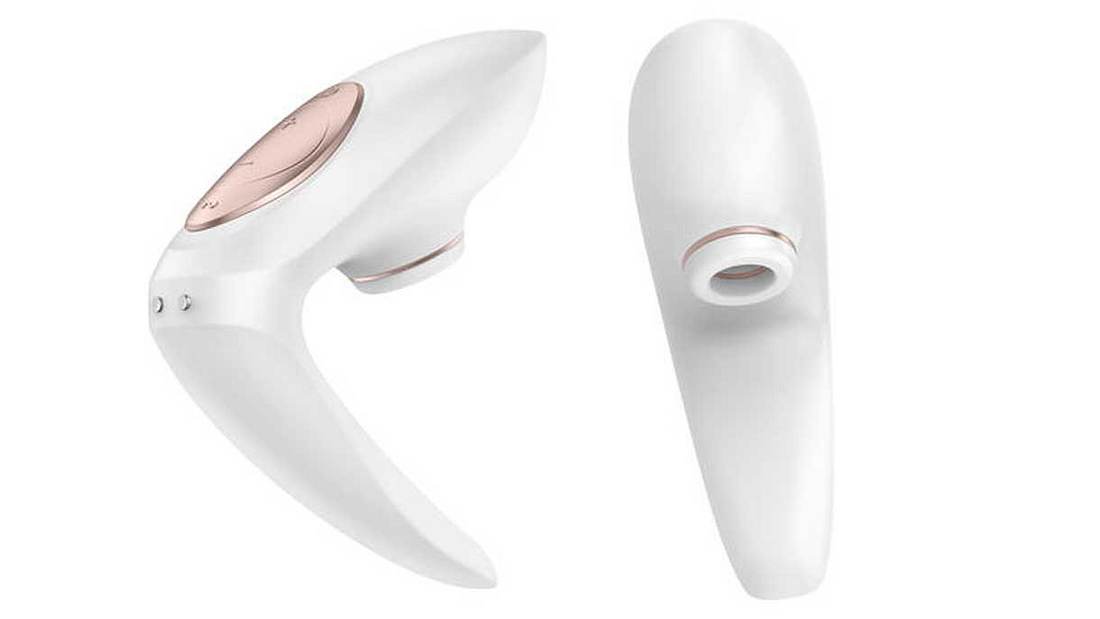 Der Satisfyer Pro 4 Couples massiert sie und ihn beim Sex.