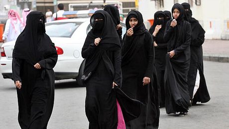 Frauen in Saudi-Arabien - Foto: Getty Images /	HASSAN AMMAR