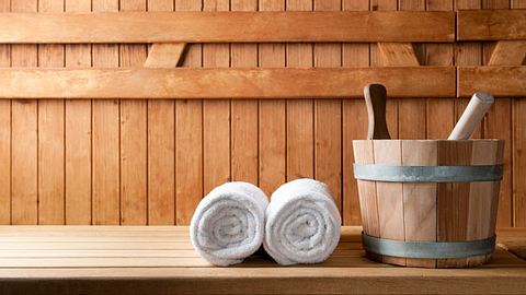 Sauna kaufen - Finnische Sauna - Infrarotsauna - Foto: iStock/Ridofranz