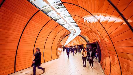 U-Bahnhof in München - Foto: iStock/georgeclerk