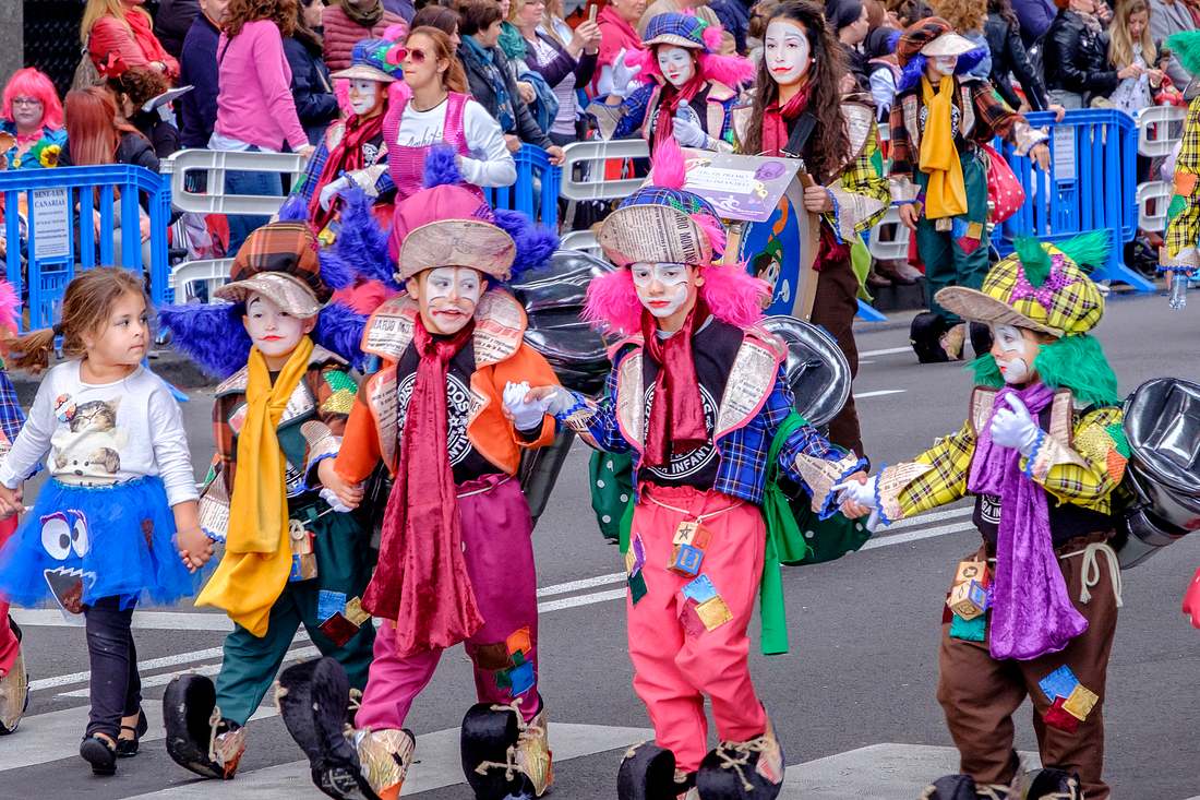 Schüler wegen Karnevalskostüm nach Hause geschickt Kinder im Karneval