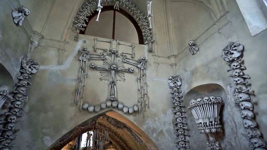 Sedletz-Ossarium: die böhmische Knochenkirche nahe PRag mit über 40.000 menschlichen Gebeinen Sedletz-Ossarium: die böhmische Knochenkirche nahe PRag mit über 40.000 menschlichen Gebeinen