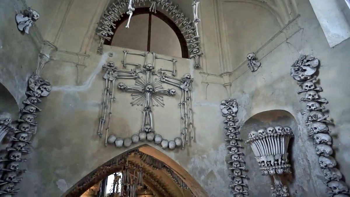 Sedletz-Ossarium: die böhmische Knochenkirche nahe PRag mit über 40.000 menschlichen Gebeinen