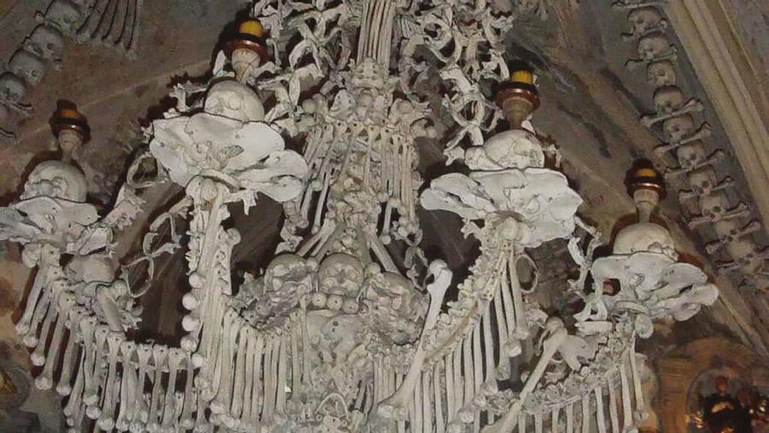 Sedletz-Ossarium: die böhmische Knochenkirche nahe PRag mit über 40.000 menschlichen Gebeinen