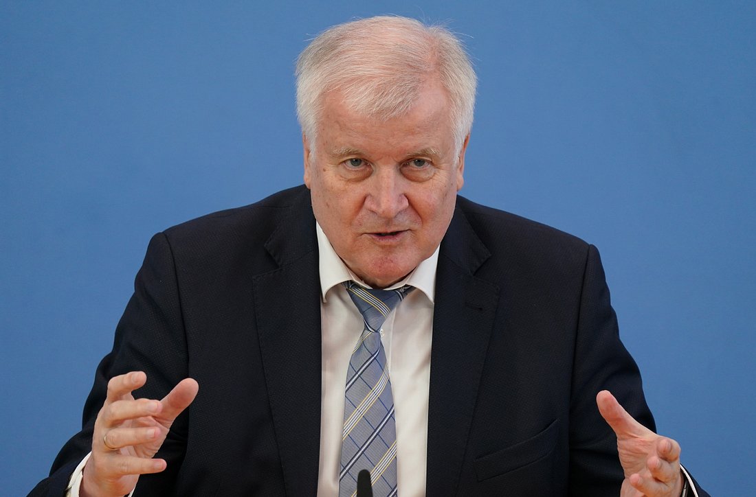 Seehofer: Grenzkontrollen werden ab Samstag gelockert Horst Seehofer