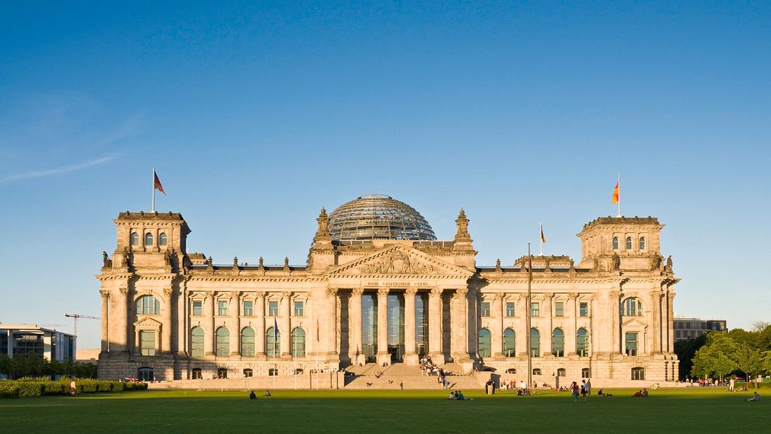 Der Reichstag in Berlin. Diese 5 Sehenswürdigkeiten in Berlin sind ein Muss
