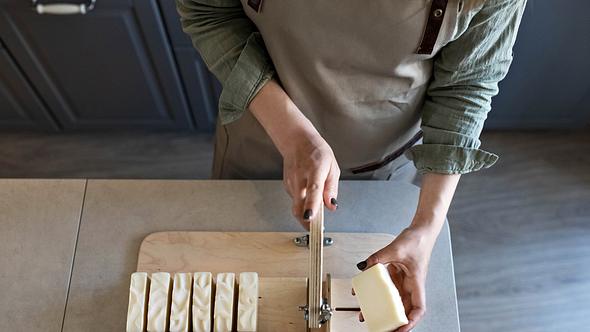 Seife selber machen  - Foto: iStock / Svetlana Gustova