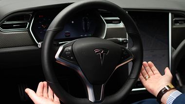 Selbstfahrender Tesla - Foto: IMAGO / ZUMA Press