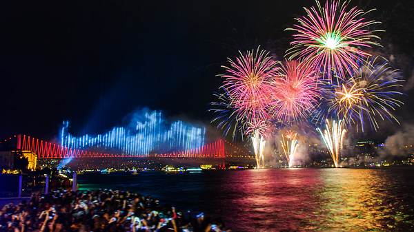 Silvester in Istanbul - Foto: iStock / Burak Sür