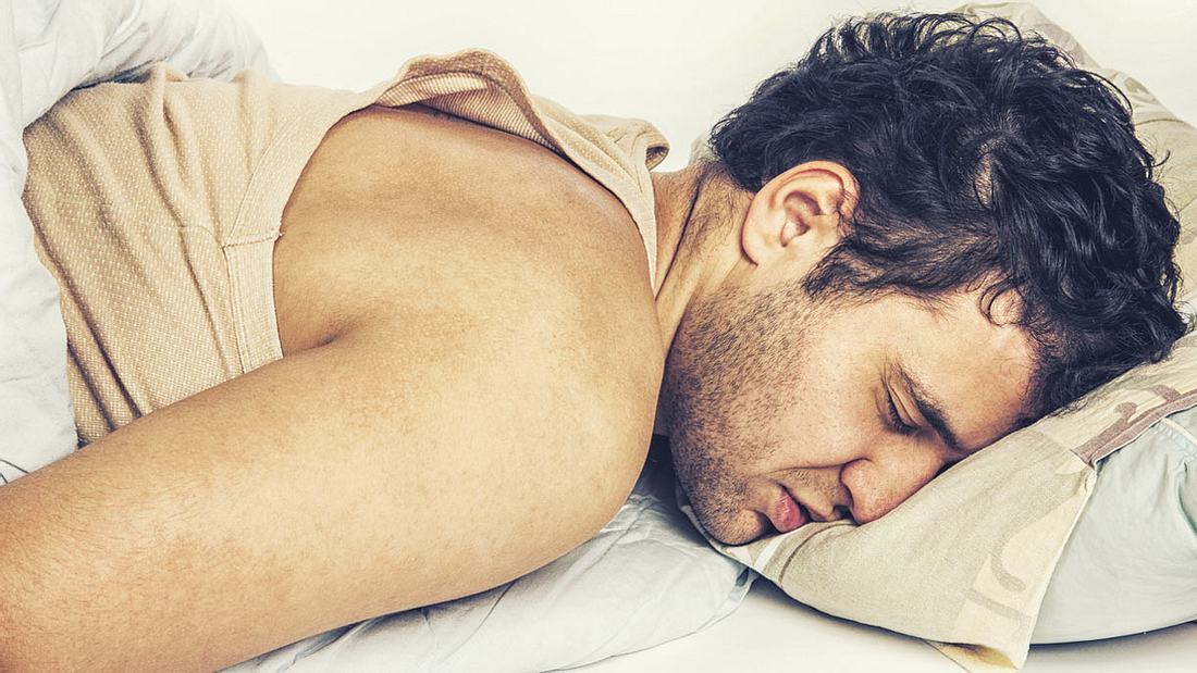 Man sollte lieber nicht nackt schlafen Man sollte lieber nicht nackt schlafen