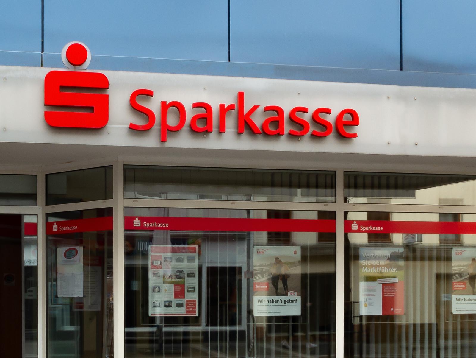 Sparkassen In Not - Millionen Kunden Betroffen | Männersache