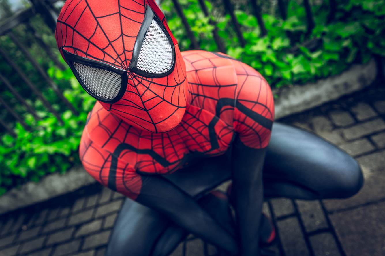 Person im Spider-Man-Kostüm