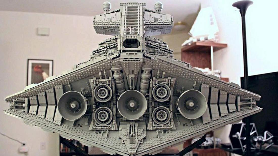 Imgur-User "doomhandle" hat einen Star-Wars-Sternenzerstörer aus LEGO gebaut