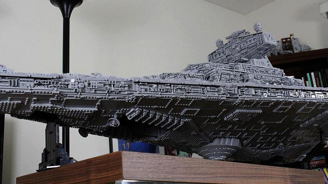 Imgur-User "doomhandle" hat einen Star-Wars-Sternenzerstörer aus LEGO gebaut