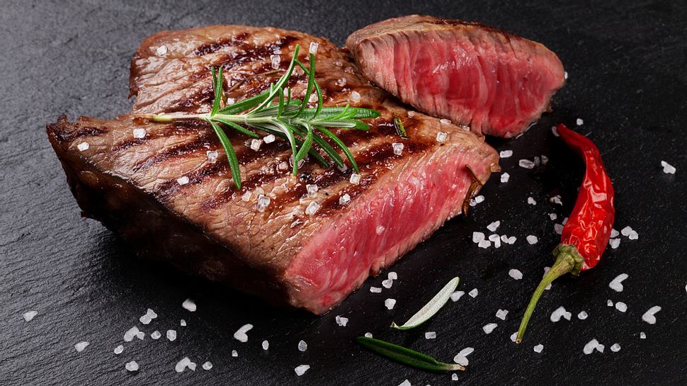 Gebratenes Steak mit Meersalz - Foto: iStock/karandaev 