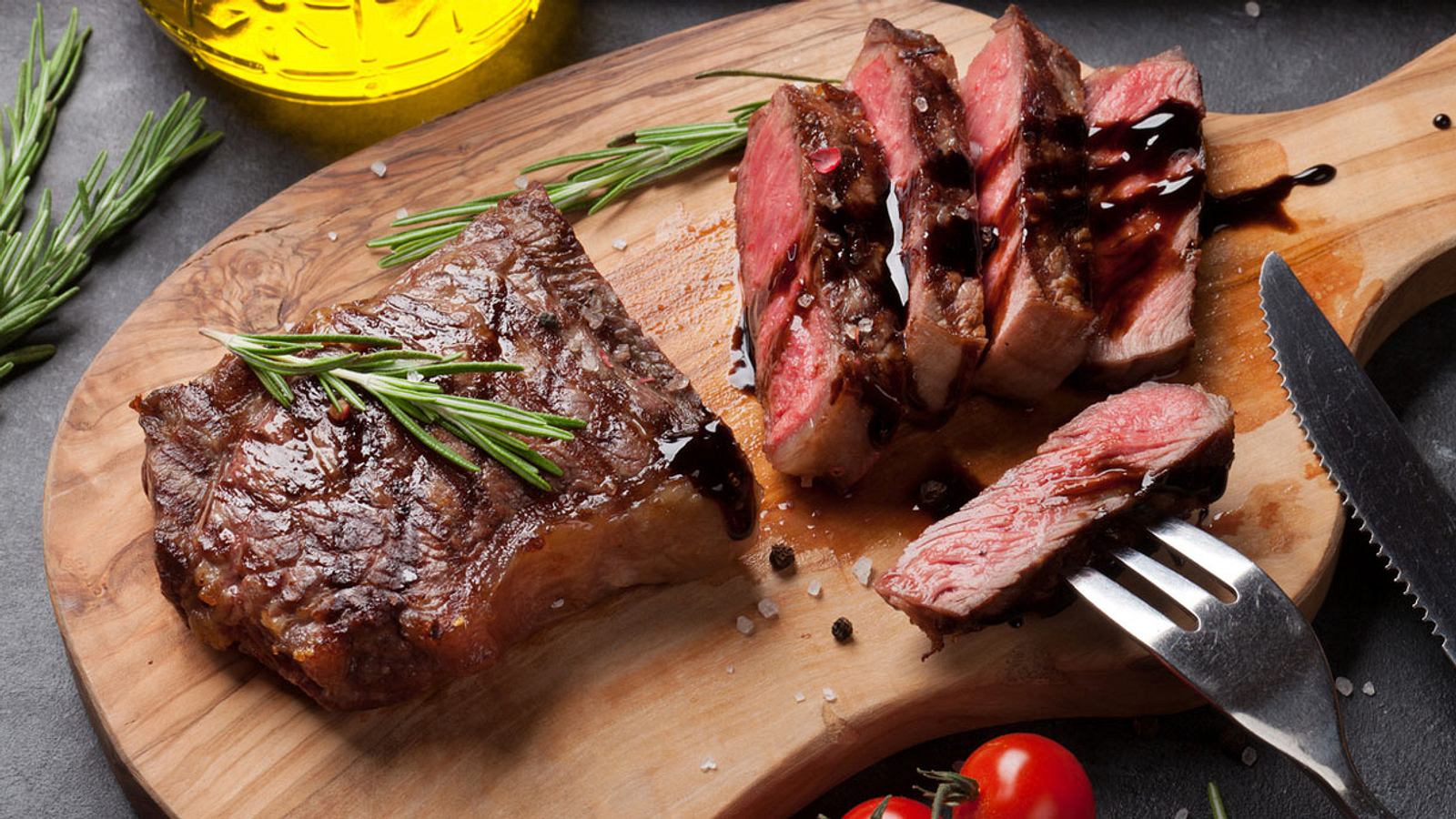 Steak im Ofen zubereiten: So einfach geht’s | Männersache