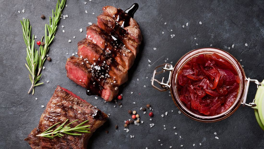 Zwiebel-Confit: Würzige Marmelade für das perfekte Steak